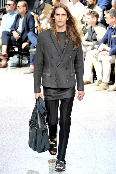 Look 32